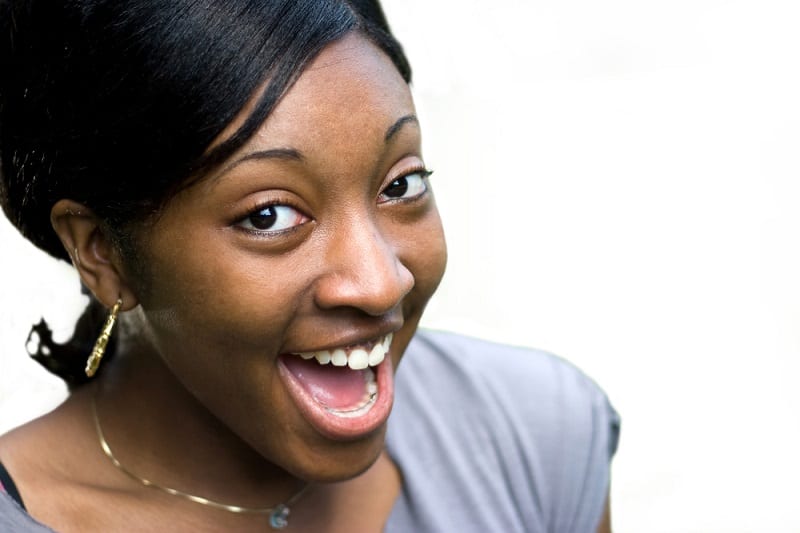 Ces petits riens qui nous mettent en joie dans notre quotidien... - Page 2 Happy-black-woman-background