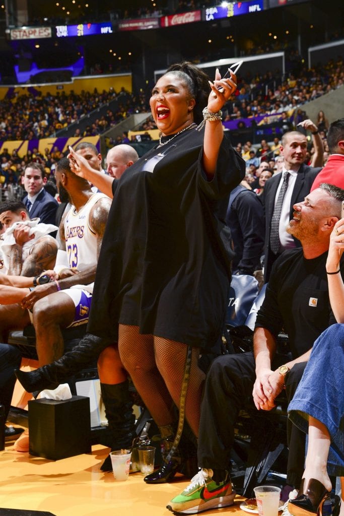 USA: La rappeuse américaine Lizzo débarque en string à un match des Lakers [Photos]