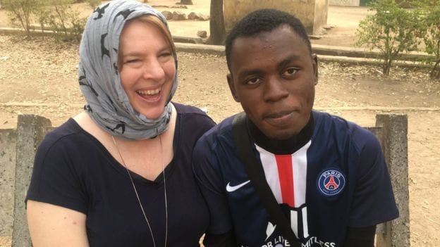 « Les Nigérianes ne savent pas aimer ». Un jeune de 23 ans explique pourquoi il va épouser une Américaine de 46 ans (photos)