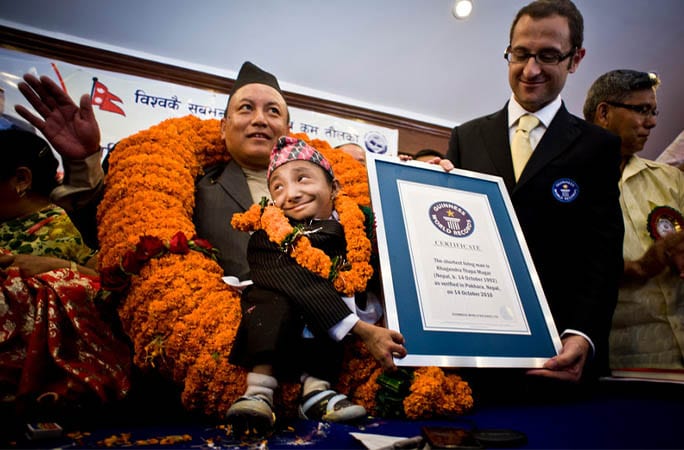 Népal : l’homme le plus petit du monde est décédé à 28 ans (vidéo)