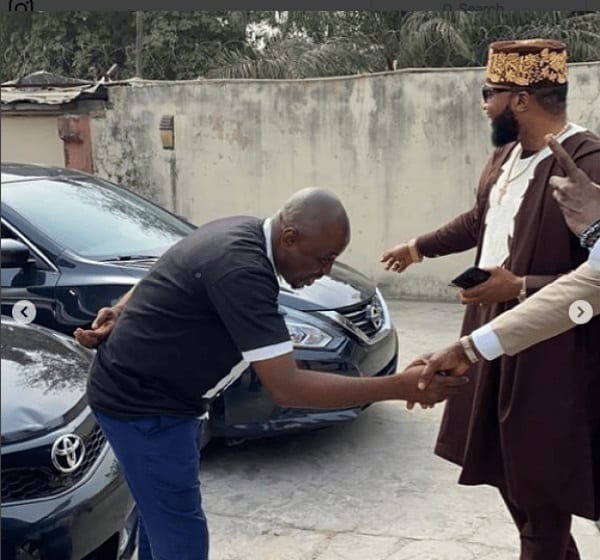 Nigeria: un milliardaire fête son anniversaire en offrant à ses employés des voitures de luxe