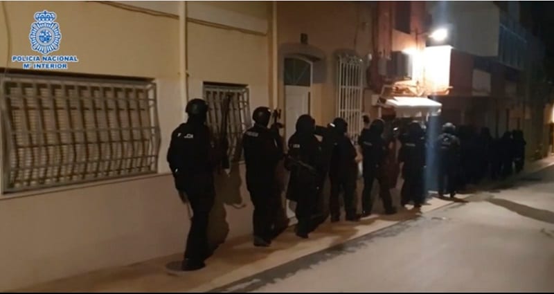 Un ex rappeur britannique devenu extrémiste de l'État islamique arrêté en Espagne: Vidéo