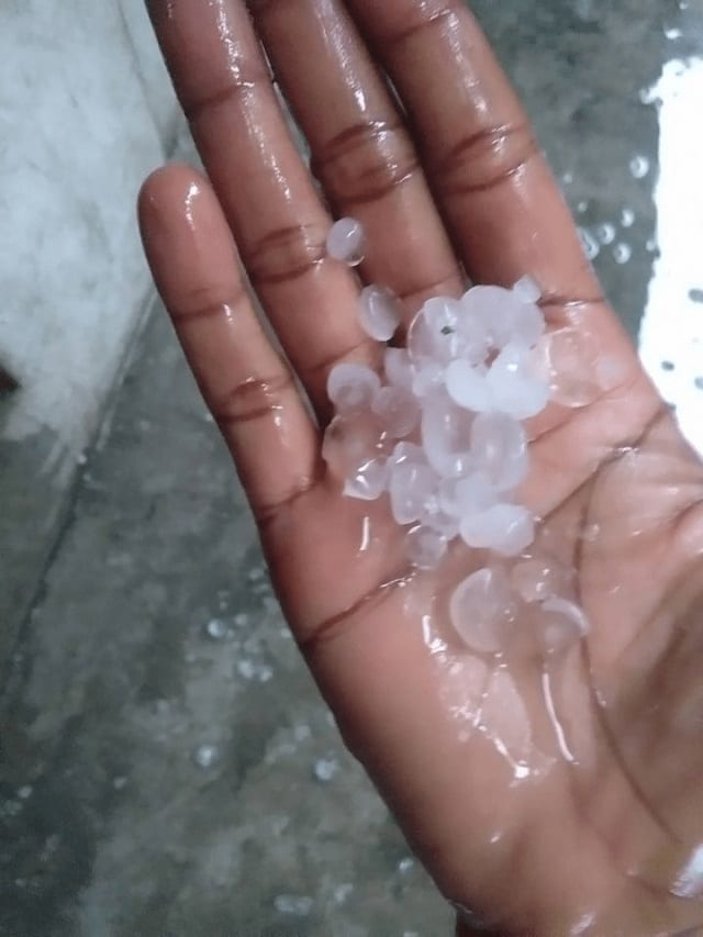 Ghana: une «pluie de glace» s'abat sur une ville-(Vidéo)