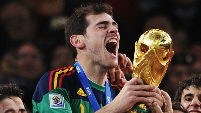 La légende du Real Madrid et de l'Espagne Iker Casillas annonce sa retraite