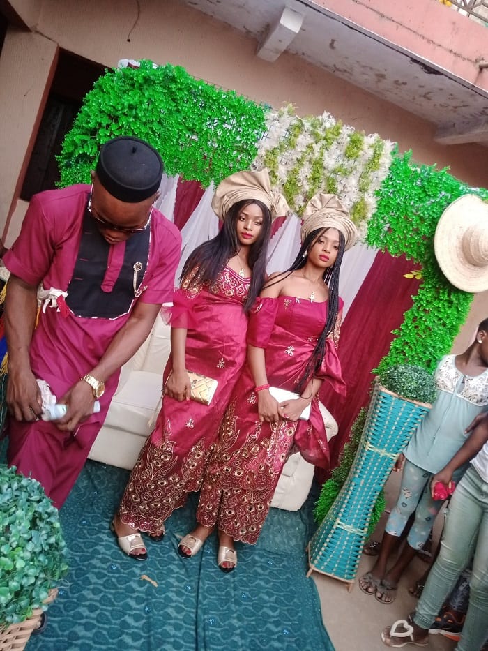 Nigeria: ne pouvant pas vivre l'une sans l'autre, des jumelles épousent un même homme - vidéo